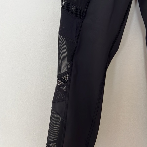 lululemon mesh legging 28” luxtreme size 6 - Picture 2 of 4